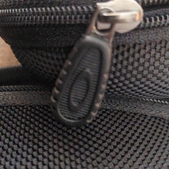 Oakley case tactical zip hard shell - Picture 4 of 5